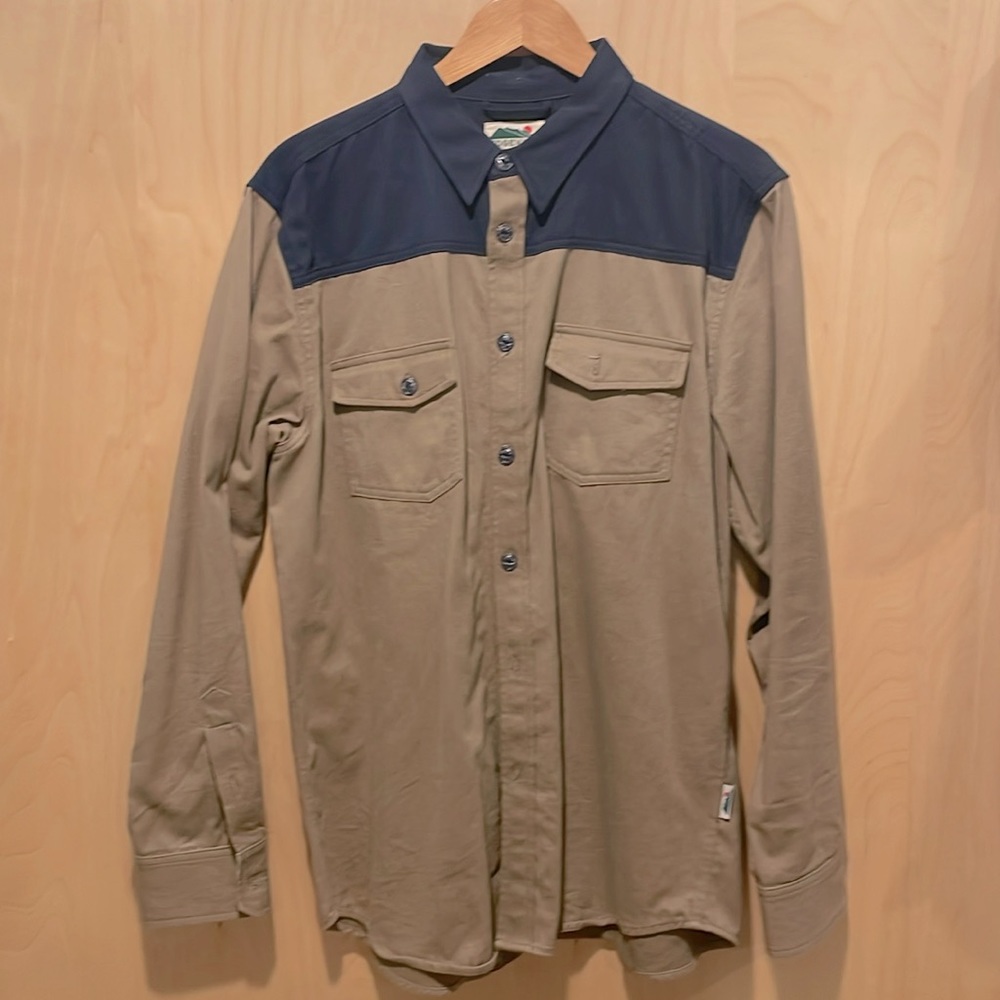 Men’s Edgevale button up shirt, size XL